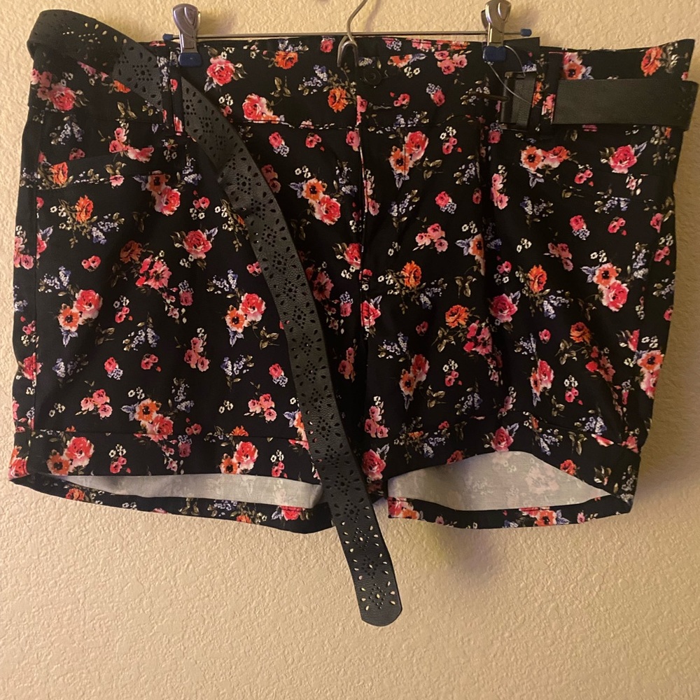 Floral short